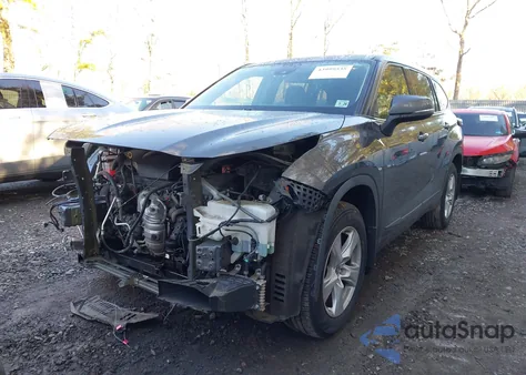 2021 Toyota Highlander Le z USA, uszkodzony, nr VIN 5TDBZRBH8MS528233